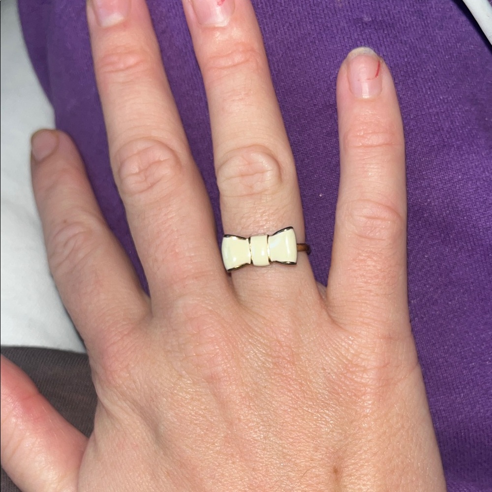 Kendra Scott Cream Bow Ring
